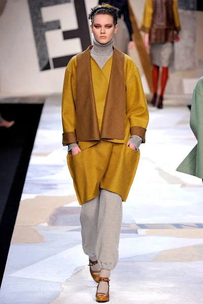 Look 29